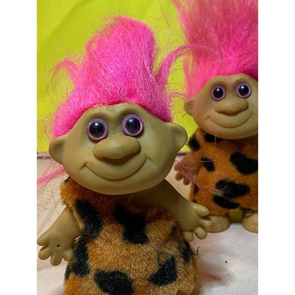 Set of Two VTG 1990's TNT TROLL Dolls CAVEMEN Purple & Pink Hair 4 in tall GUC - Picture 7 of 8